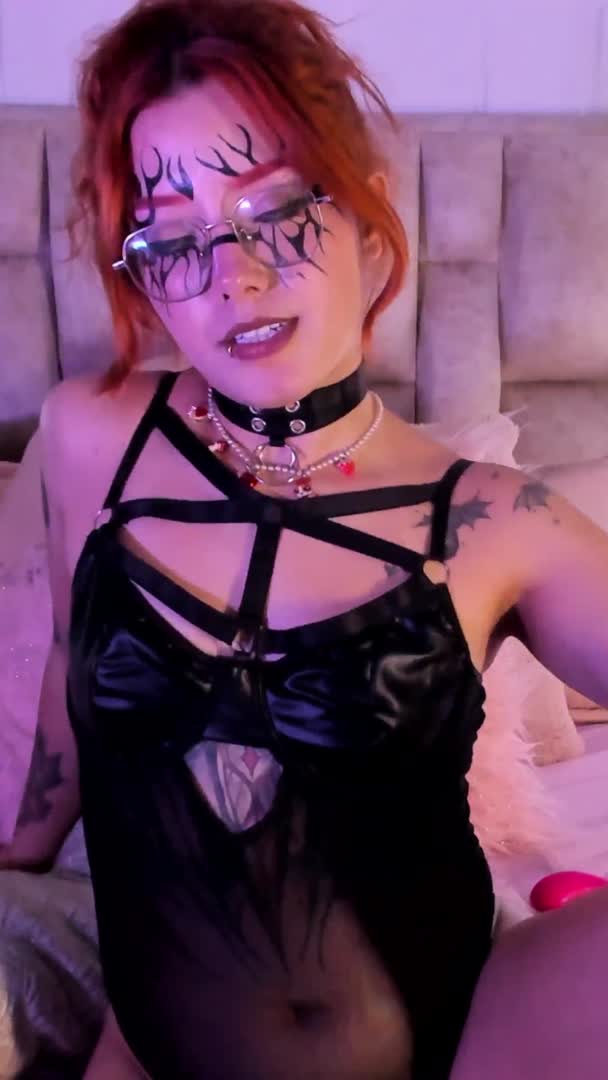 Watch Free: EmmaThomzon Private Tape Uncensored 2026
